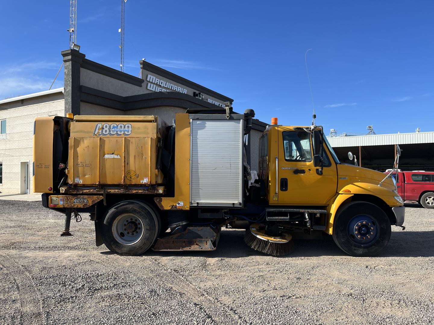 CAMION CON BARREDORA SCHWARZE A8000 